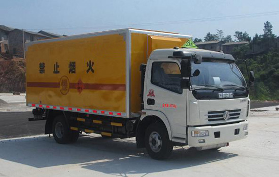 東風(fēng)多利卡3.8噸爆破器材運(yùn)輸車(chē)