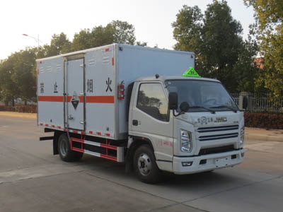 國(guó)六江鈴腐蝕性物品廂式運(yùn)輸車(chē)