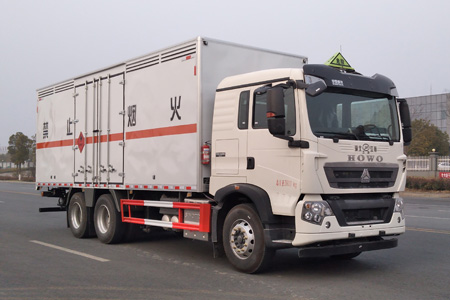 江特牌JDF5260XRYZ6型易燃液體廂式運(yùn)輸車(chē)