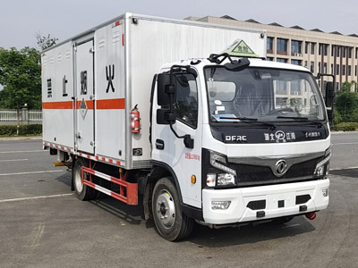 江特牌JDF5127XZWE6型雜項危險物品廂式運(yùn)輸車